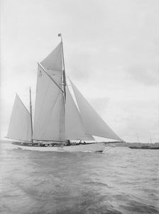 The 118 foot ketch Cariad 1912. Creator: Kirk & Sons of Cowes