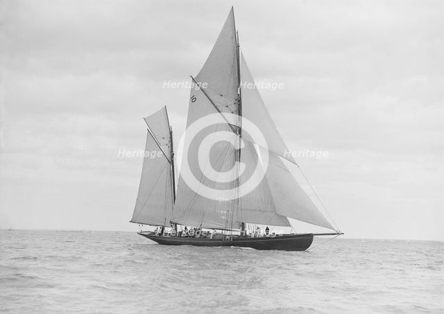 The 118 foot ketch 'Fidra', 1913. Creator: Kirk & Sons of Cowes.
