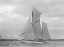 The 118 foot racing yacht Cariad 1911. Creator: Kirk & Sons of Cowes