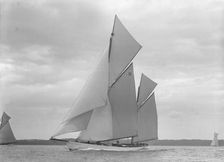 The 118 foot racing yacht Cariad sailing close-hauled, 1911. Creator: Kirk & Sons of Cowes