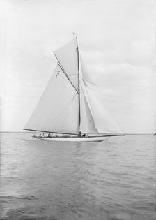 The 12 Metre cutter Alachie sailing in gentle winds, 1913. Creator: Kirk & Sons of Cowes