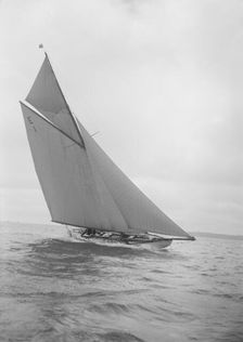 The 12 Metre yacht Alachie makes swift progress upwind, 1911. Creator: Kirk & Sons of Cowes
