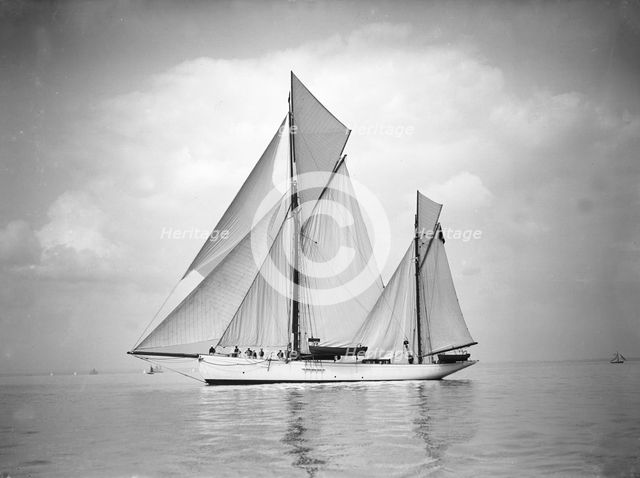 The 134 ton ketch 'Lavengro' under sail, 1911. Creator: Kirk & Sons of Cowes.