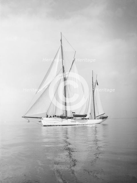 The 134 ton ketch 'Lavengro' under sail, 1911. Creator: Kirk & Sons of Cowes.