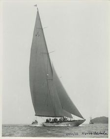 The 205 ton J-class yacht Velsheda sailing close hauled, 1933. Creator: Kirk & Sons of Cowes