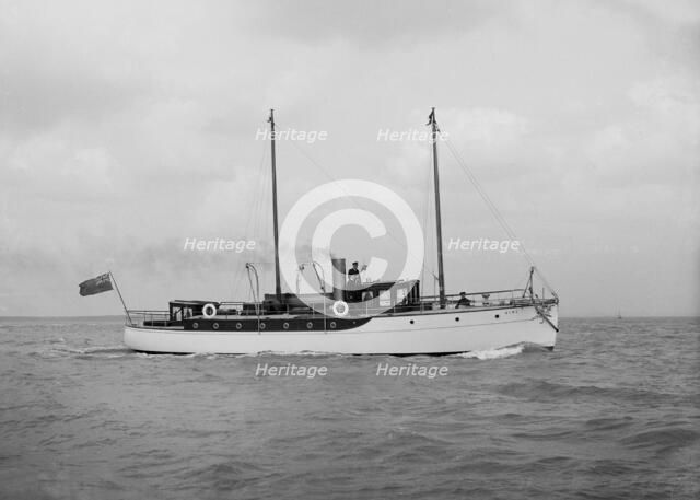 The 23 ton motor yacht 'Kiwi' under way, 1914. Creator: Kirk & Sons of Cowes.