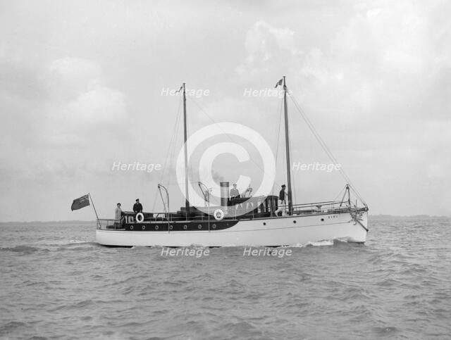 The 23 ton motor yacht 'Kiwi' under way, 1914. Creator: Kirk & Sons of Cowes.