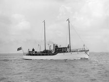 The 23 ton motor yacht Kiwi under way, 1914. Creator: Kirk & Sons of Cowes