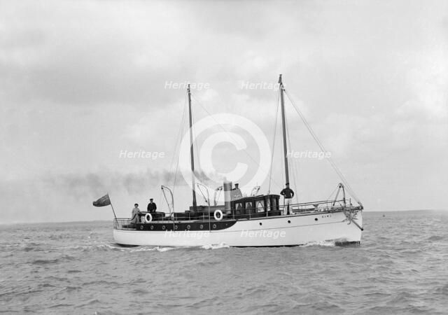 The 23 ton motor yacht 'Kiwi' under way, 1914. Creator: Kirk & Sons of Cowes.