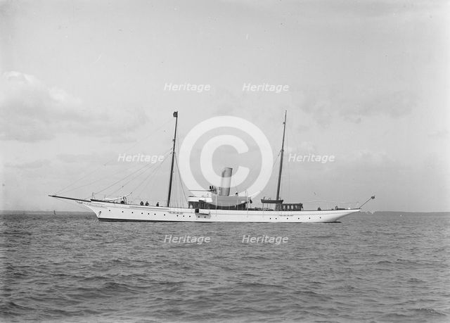 The 357 ton steam yacht 'Yarta' at anchor, 1922. Creator: Kirk & Sons of Cowes.