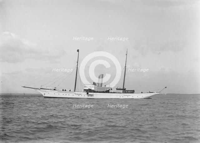 The 357 ton steam yacht 'Yarta' at anchor, 1922. Creator: Kirk & Sons of Cowes.