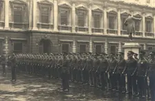 The 38th Middlesex (Artists') Rifle Volunteers in the courtyard at Burlington House, April, 1939. Creator: Unknown