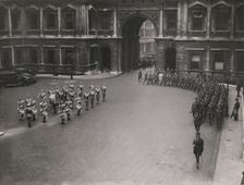 The 38th Middlesex (Artists') Rifle Volunteers marching into the courtyard at Burlington House, 1933 Creator: Topical Press Agency