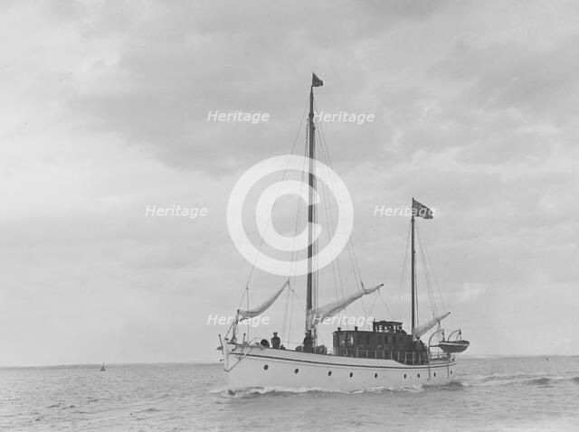 The 44 ton ketch 'Wayfarer', 1921. Creator: Kirk & Sons of Cowes.