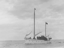 The 44 ton ketch Wayfarer 1921. Creator: Kirk & Sons of Cowes
