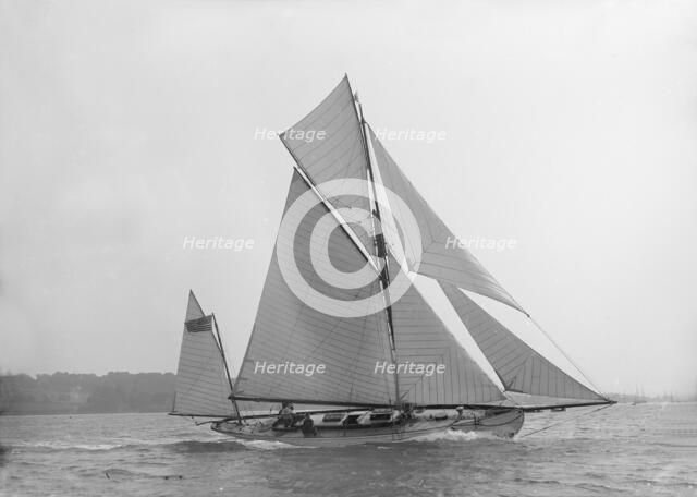 The 46 ft yawl 'Chinkara' under sail, 1913. Creator: Kirk & Sons of Cowes.