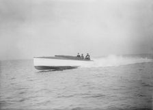 The 40 ft hydroplane Pioneer under way. Creator: Kirk & Sons of Cowes