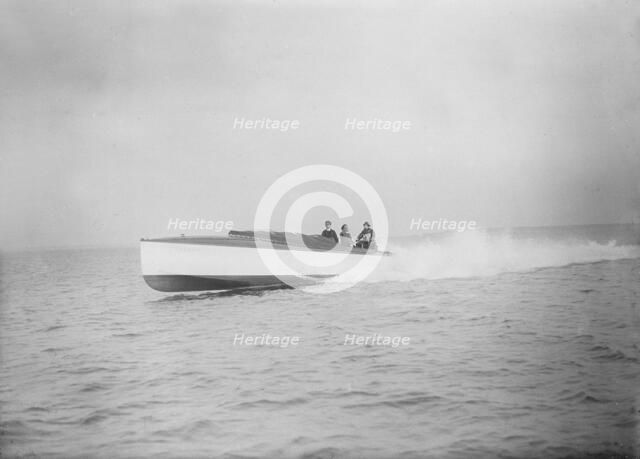 The 40 ft hydroplane 'Pioneer' under way. Creator: Kirk & Sons of Cowes.