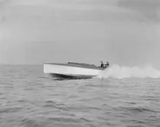 The 40 ft hydroplane Pioneer under way. Creator: Kirk & Sons of Cowes