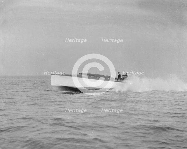 The 40 ft hydroplane 'Pioneer' under way. Creator: Kirk & Sons of Cowes.