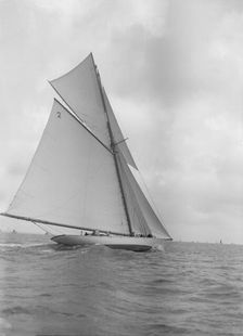 The 40-rater cutter Carina sailing close-hauled, 1911. Creator: Kirk & Sons of Cowes