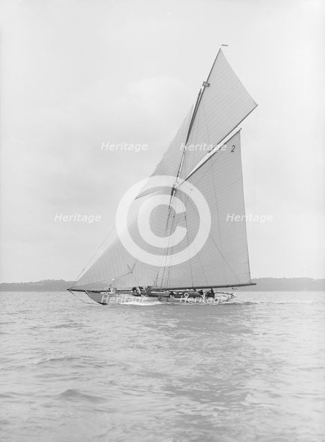 The 40-rater cutter 'Carina' sailing close-hauled, 1913. Creator: Kirk & Sons of Cowes.