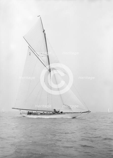 The 40-rater cutter 'Carina' sailing close-hauled, 1913. Creator: Kirk & Sons of Cowes.