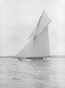 The 40-rater cutter Carina sailing close-hauled, 1913. Creator: Kirk & Sons of Cowes