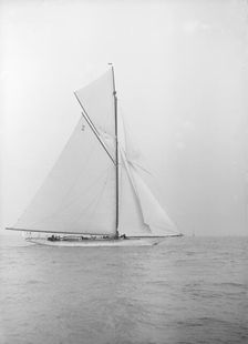 The 40-rater cutter Carina sailing close-hauled, 1913. Creator: Kirk & Sons of Cowes