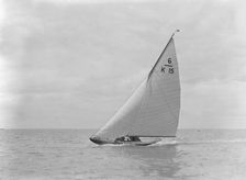 The 6 Metre class Alarm (K15) heeling upwind, 1921. Creator: Kirk & Sons of Cowes