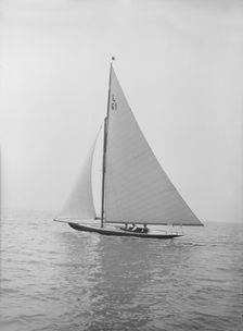 The 6 Metre class Nurdug III sailing upwind, 1913. Creator: Kirk & Sons of Cowes