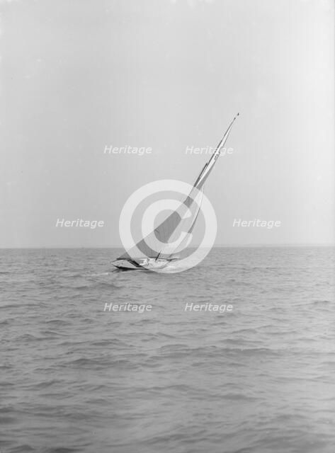 The 6 Metre class 'Nurdug III' sailing upwind, 1913. Creator: Kirk & Sons of Cowes.