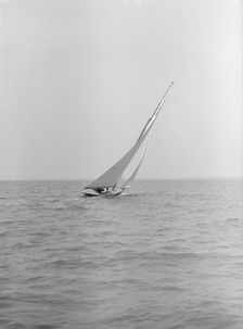 The 6 Metre class Nurdug III sailing upwind, 1913. Creator: Kirk & Sons of Cowes