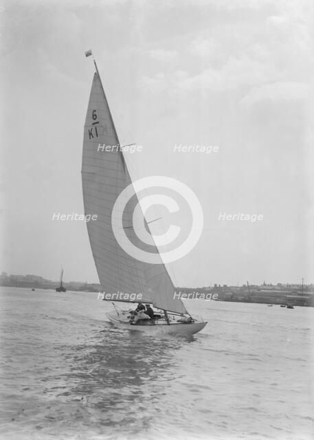 The 6 Metre class sailing yacht 'Reg', 1922. Creator: Kirk & Sons of Cowes.