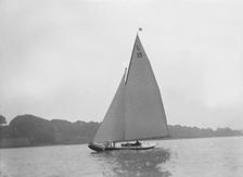 The 6 Metre Class Sioma (L19) helmed by A Maudsley Esq. Creator: Kirk & Sons of Cowes