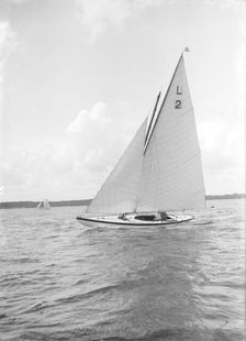 The 6 Metre Cynthia sailing upwind, 1912. Creator: Kirk & Sons of Cowes