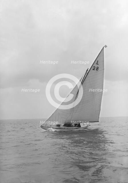 The 6 Metre 'Amethyst' sails close-hauled, 1913. Creator: Kirk & Sons of Cowes.