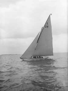 The 6 Metre Amethyst sails close-hauled, 1913. Creator: Kirk & Sons of Cowes