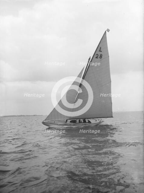 The 6 Metre 'Amethyst' sails close-hauled, 1913. Creator: Kirk & Sons of Cowes.