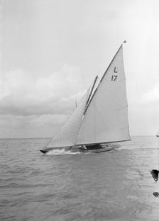 The 6 Metre Ejnar (L17) breaking waves, 1912. Creator: Kirk & Sons of Cowes