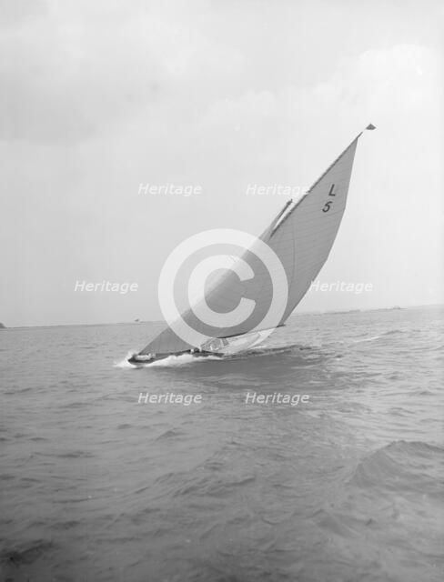 The 6 Metre 'Jonquil' heeling on upwind leg, 1912. Creator: Kirk & Sons of Cowes.