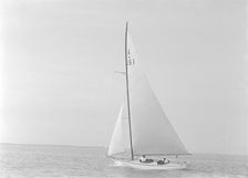 The 6 Metre Jeanie 1921. Creator: Kirk & Sons of Cowes