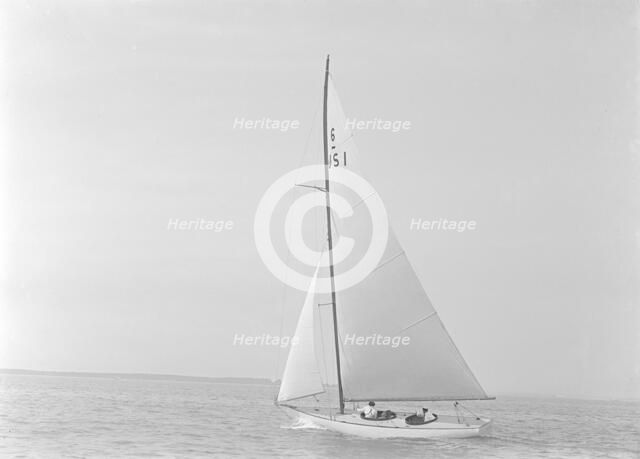 The 6 Metre 'Jeanie', 1921. Creator: Kirk & Sons of Cowes.