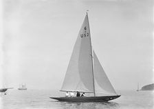 The 6 Metre Montauk in light winds, 1921. Creator: Kirk & Sons of Cowes