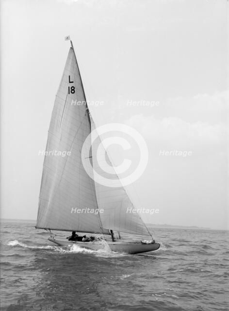 The 6 Metre sailing yacht 'Peterkin', 1914. Creator: Kirk & Sons of Cowes.