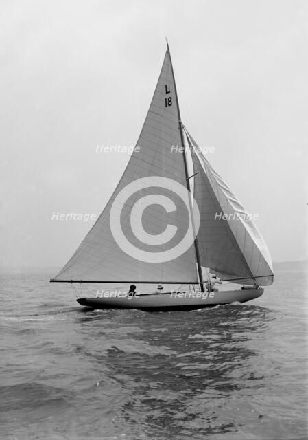 The 6 Metre sailing yacht 'Peterkin', 1914. Creator: Kirk & Sons of Cowes.