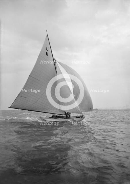 The 6 Metre 'Womba II', 1913. Creator: Kirk & Sons of Cowes.