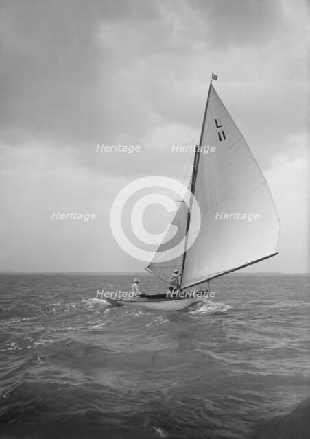 The 6 Metre 'Womba II' running downwind, 1913. Creator: Kirk & Sons of Cowes.