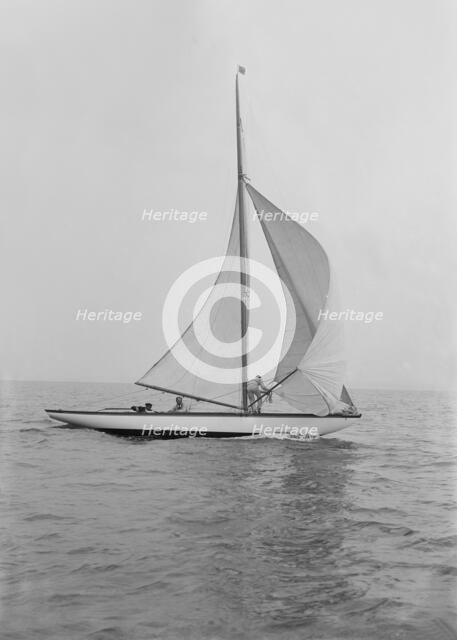 The 6 Metre 'Vanda' sailing with spinnaker, 1914. Creator: Kirk & Sons of Cowes.
