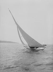 The 6 Metre Vanda sailing close-hauled, 1914. Creator: Kirk & Sons of Cowes